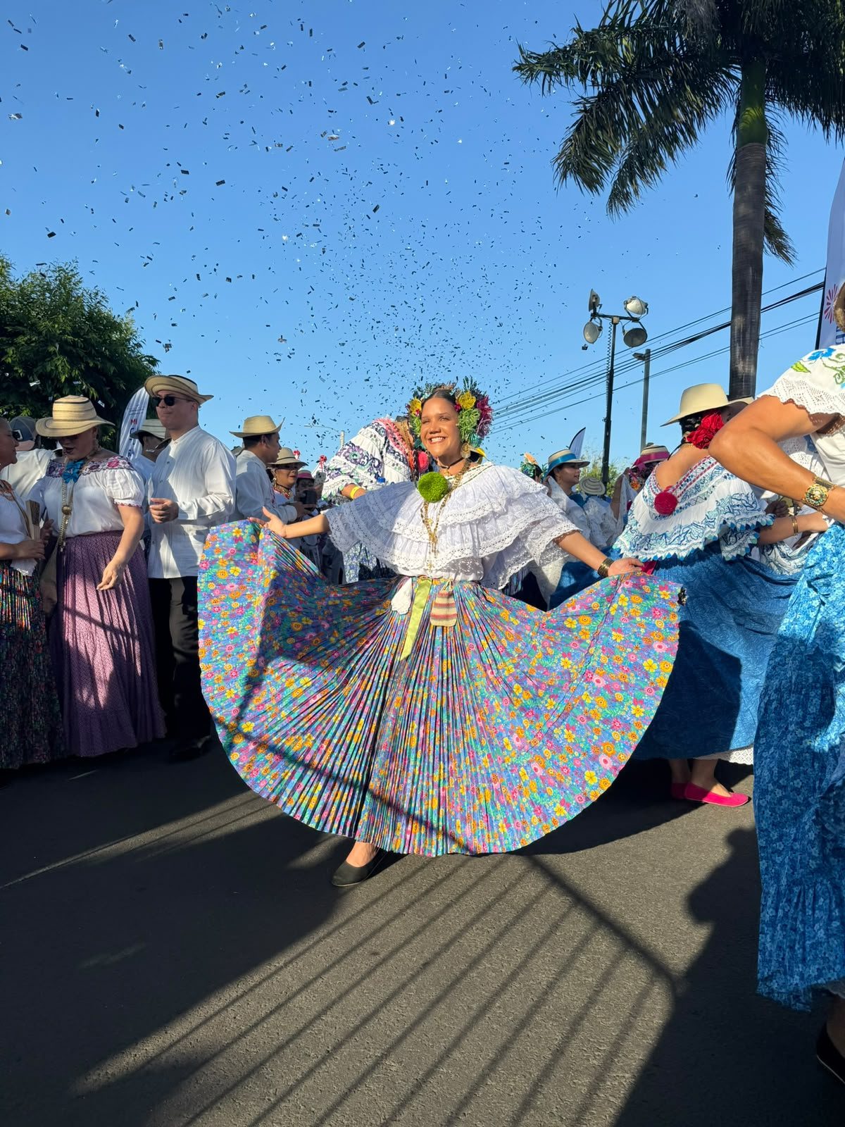 The pollera spinning amid the confetti