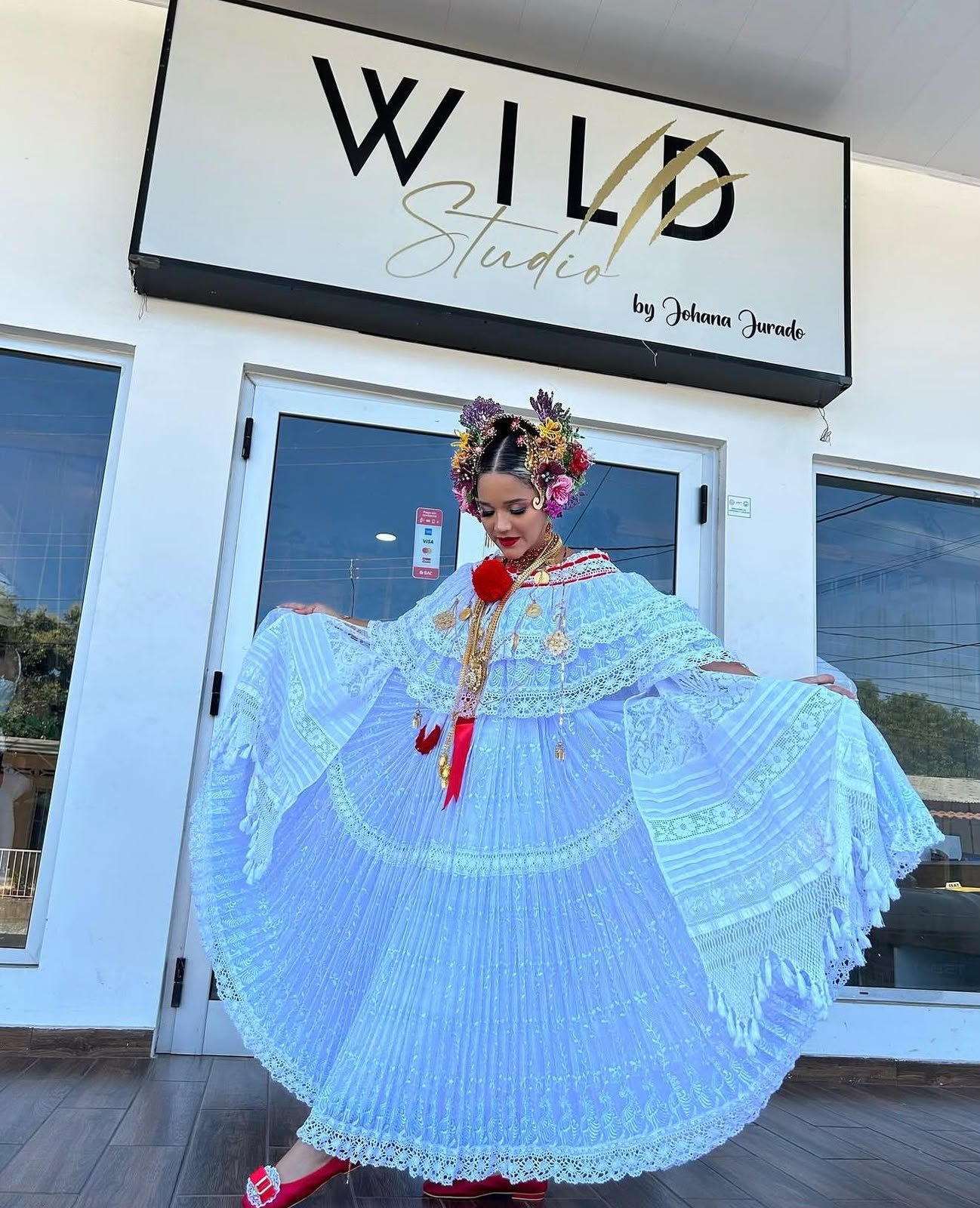 Portrait in traditional pollera