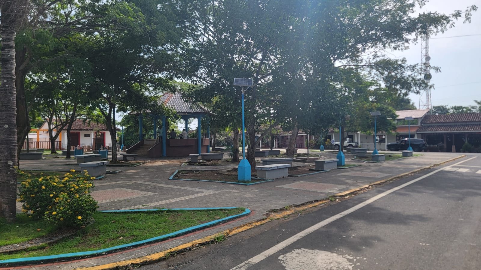 The shaded park in the heart of Pedasí
