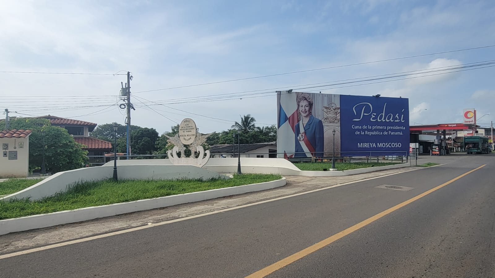 The sign that welcomes you to Pedasí